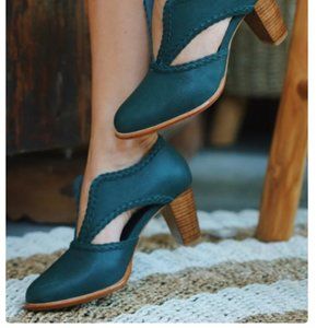 Bali Elf Spirit Walker Booties - emerald size 8.5/9